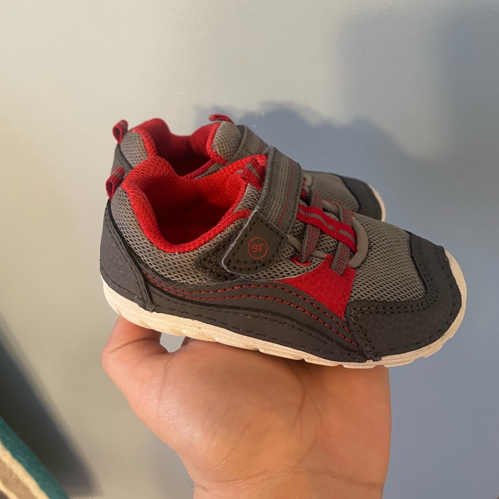 Boy’s Stride Rite shoes size 5